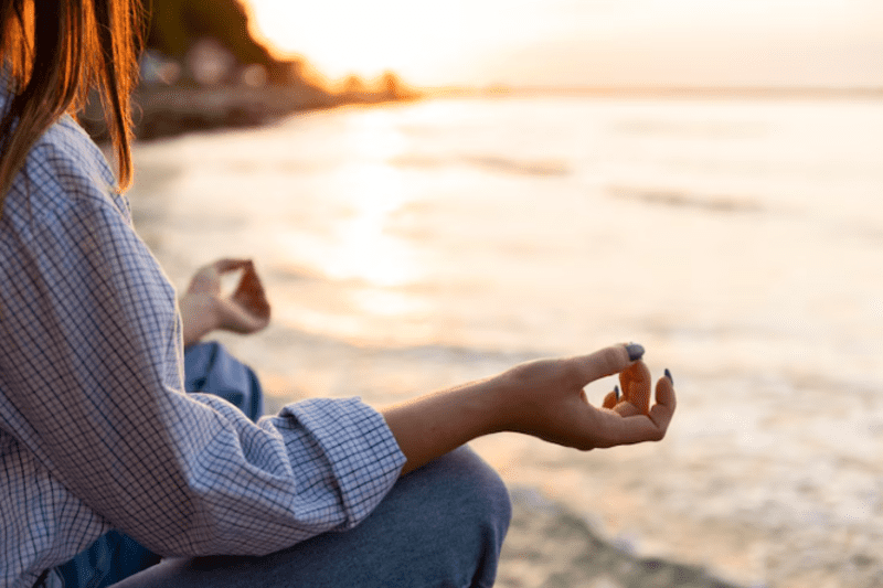 Viver mais e melhor, mulher meditando