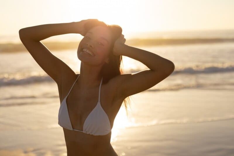 Viver mais e melhor, mulher tomando sol